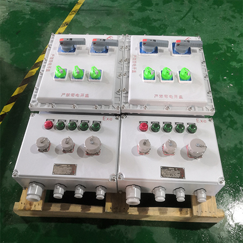 防爆照明動力配電箱、現(xiàn)場防爆配電箱、現(xiàn)場防爆配電柜、防爆操作箱、防爆檢修箱